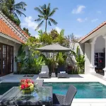 Villa Tahi - Stylish Luxury, Tranquil Location, Walk To Beach