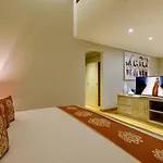 Super 4 Bed, Sleeps 8, Just 300M Walk From Beach