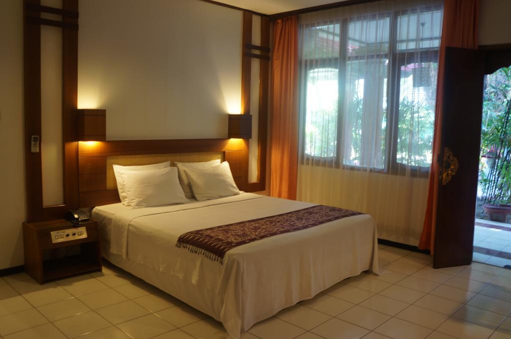 Puri Naga Beachfront Hotel 3*