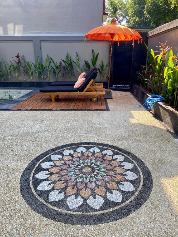 Ayu Legian (Bali)