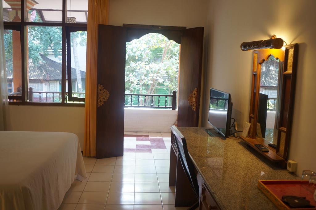 Puri Naga Beachfront 3* Legian (Bali)