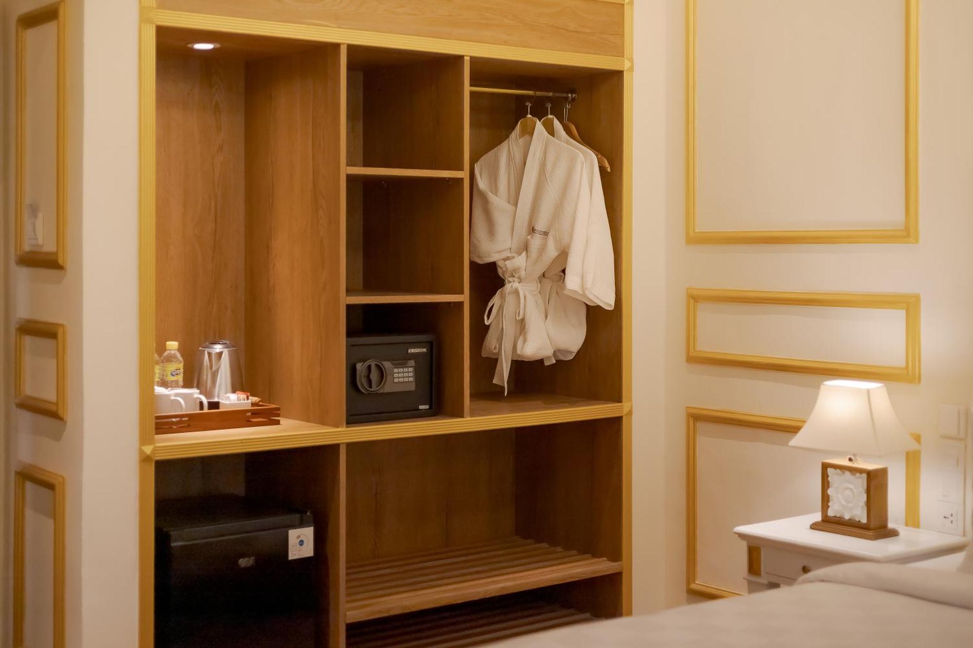 Fourteen Roses Boutique Hotel, Kuta Hotel Legian