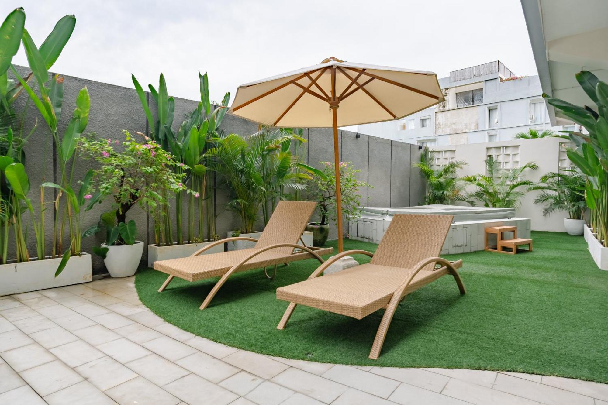 Bali Bustle Sunset Coliving And Coworking Space Legian (Bali)