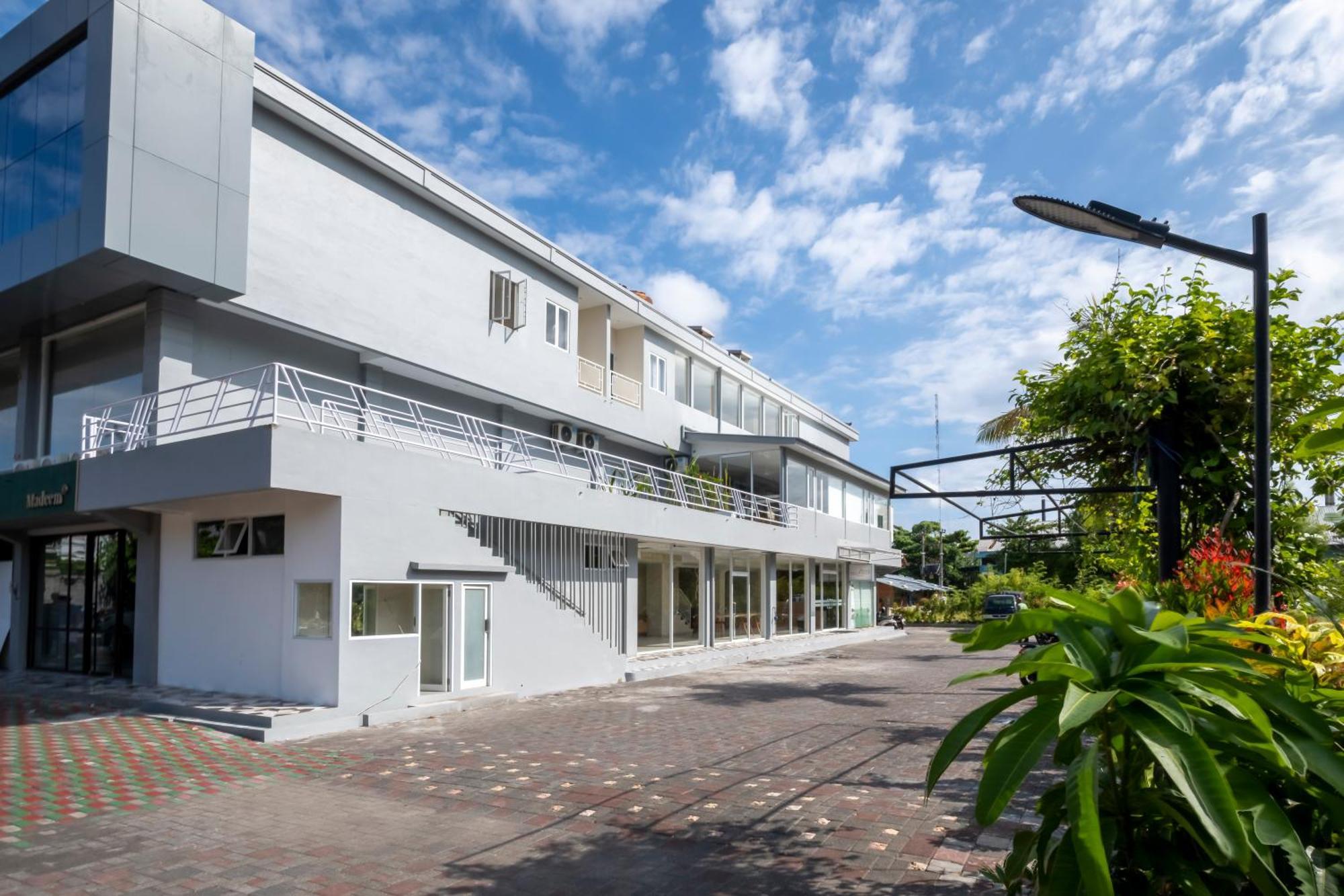 Bali Bustle Sunset Coliving And Coworking Space *