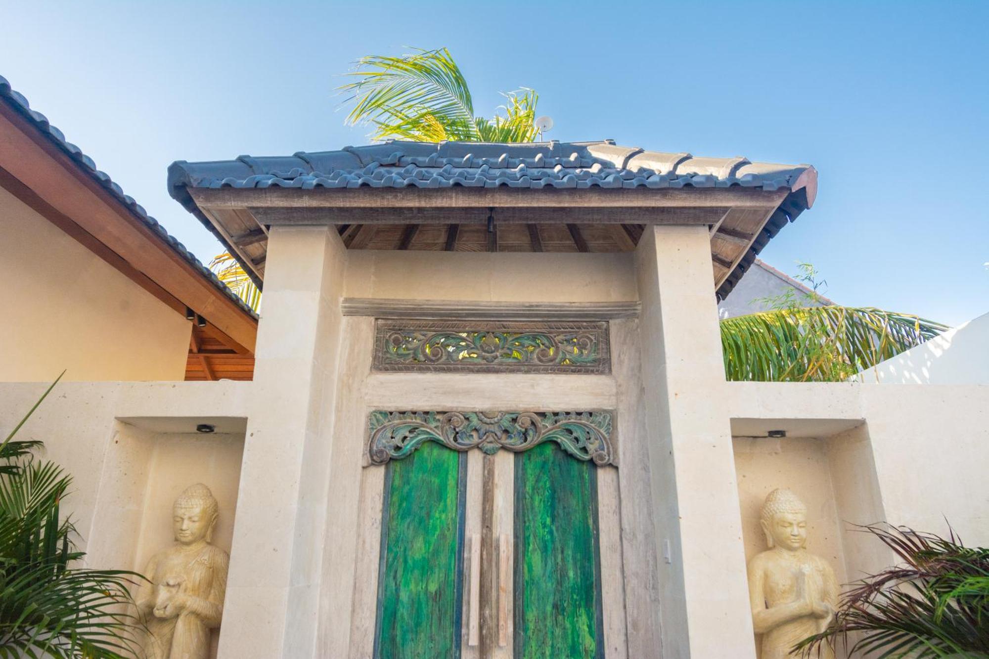 Mayo Legian (Bali)