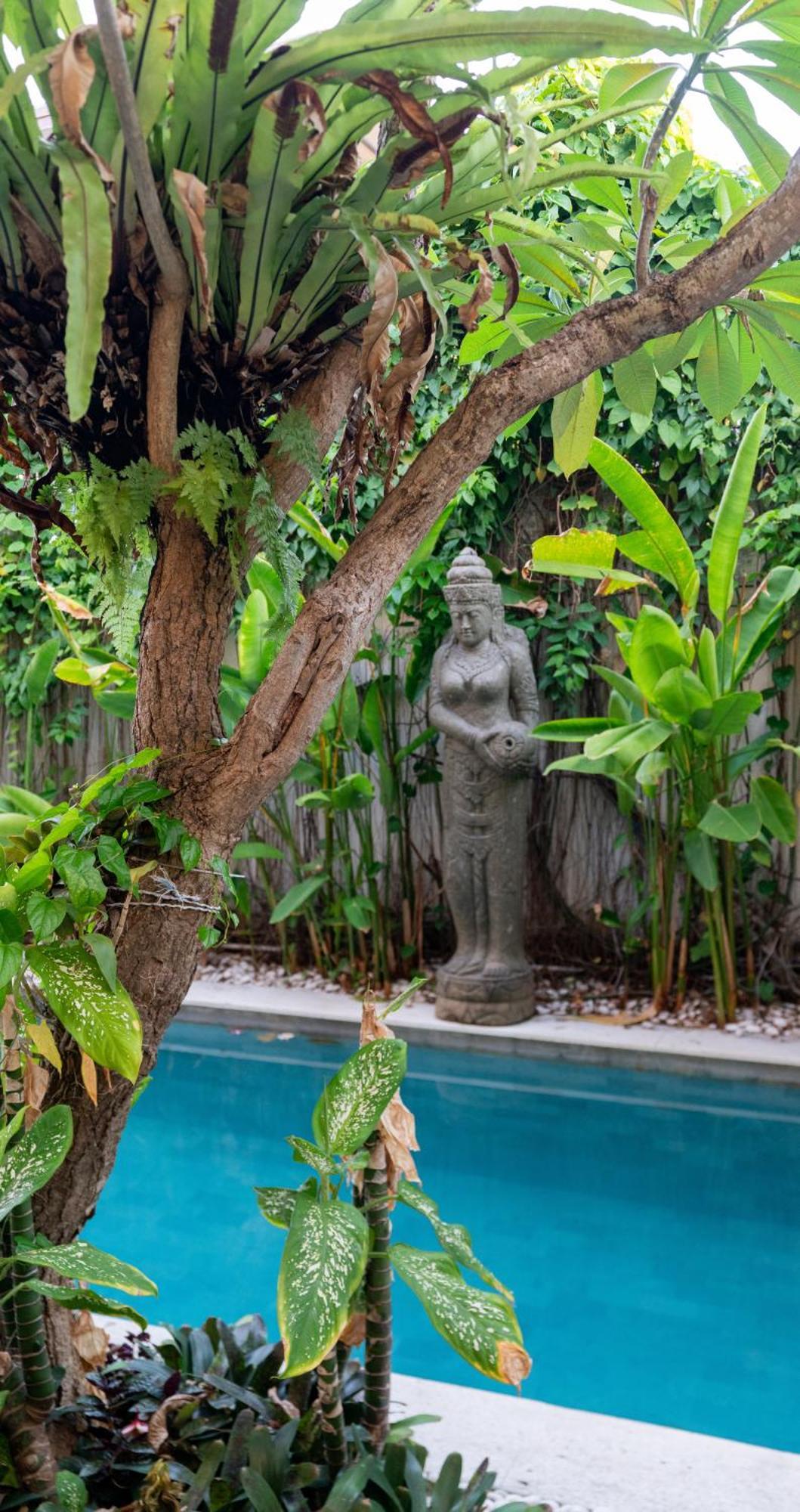 Tepi Sungai A Luxurious, Under New Management, 6 Bedroom 620 Sqm Retreat Featuring A Stunning 15 Meter Pool And Dedicated Childrens With 4 Bunk Beds Newly Renovated In Seminyak * Legian (Bali)