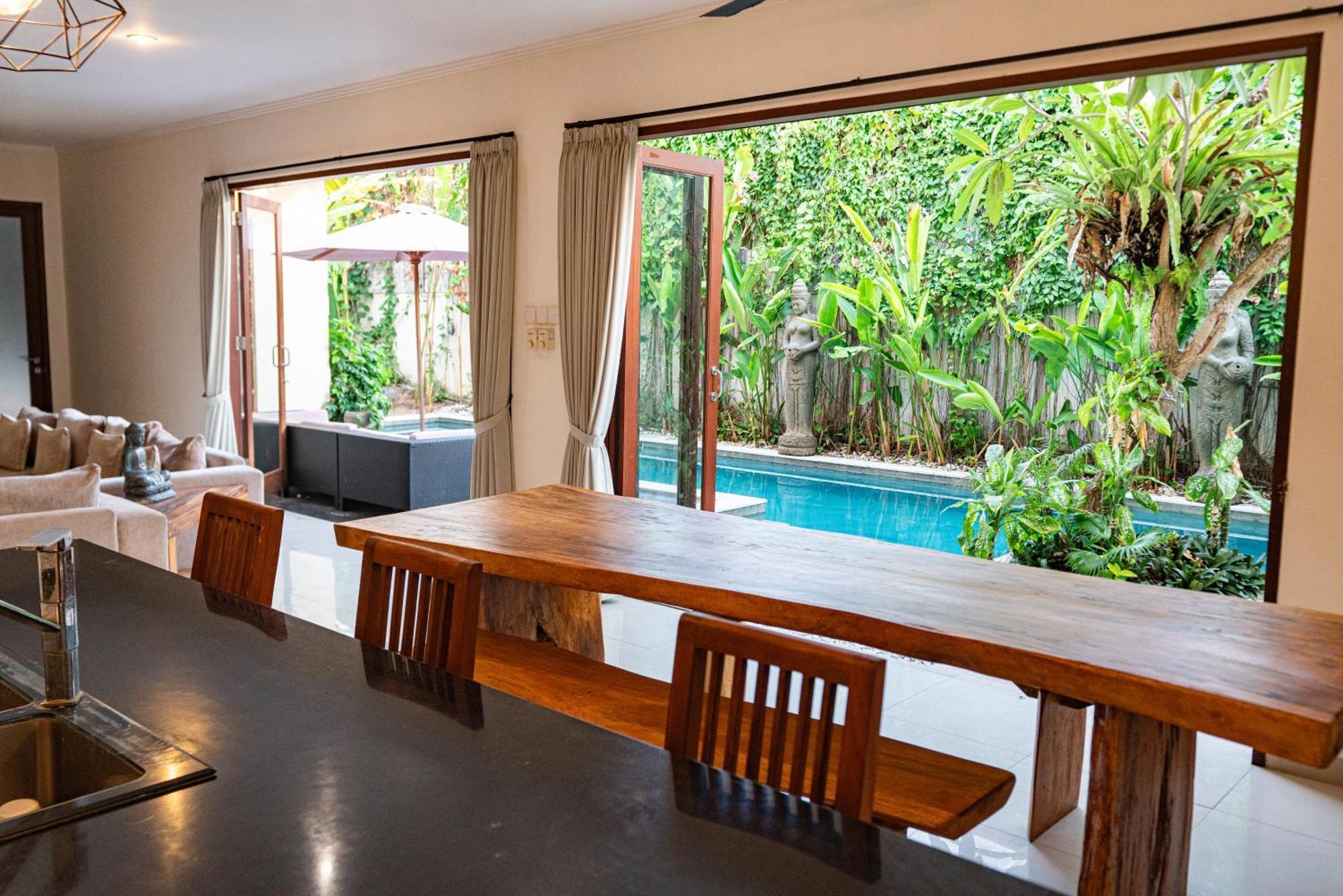 Tepi Sungai A Luxurious, Under New Management, 6 Bedroom 620 Sqm Retreat Featuring A Stunning 15 Meter Pool And Dedicated Childrens With 4 Bunk Beds Newly Renovated In Seminyak Villa Legian (Bali)