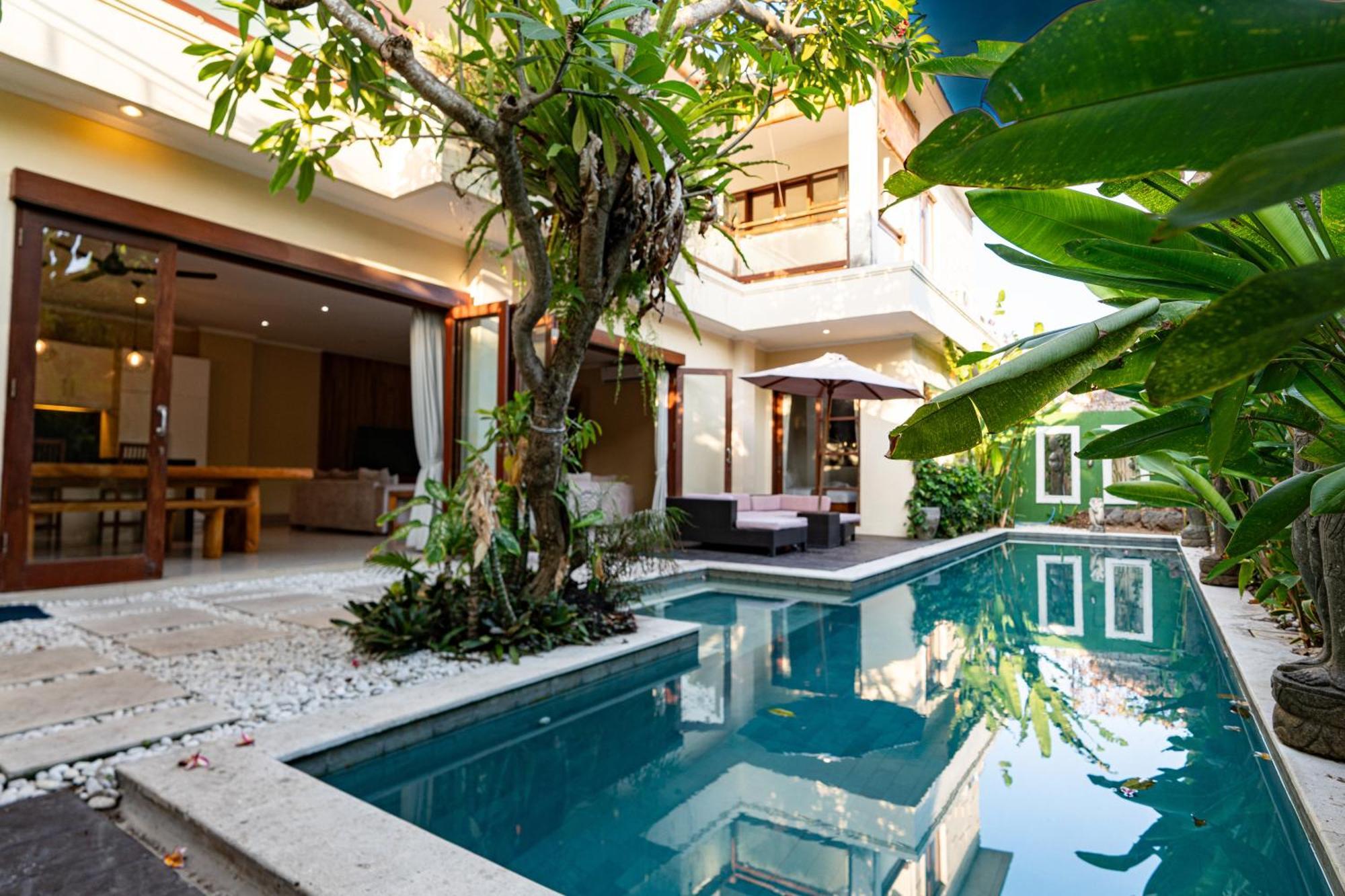 Tepi Sungai A Luxurious, Under New Management, 6 Bedroom 620 Sqm Retreat Featuring A Stunning 15 Meter Pool And Dedicated Childrens With 4 Bunk Beds Newly Renovated In Seminyak * Legian (Bali)