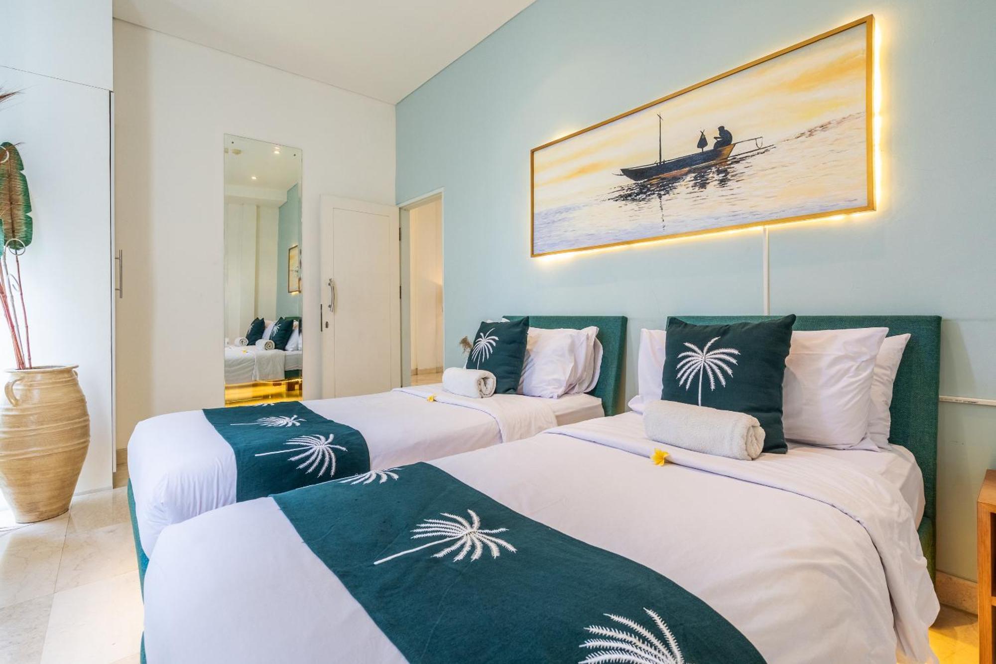 Aq-va & Seminyak 4*