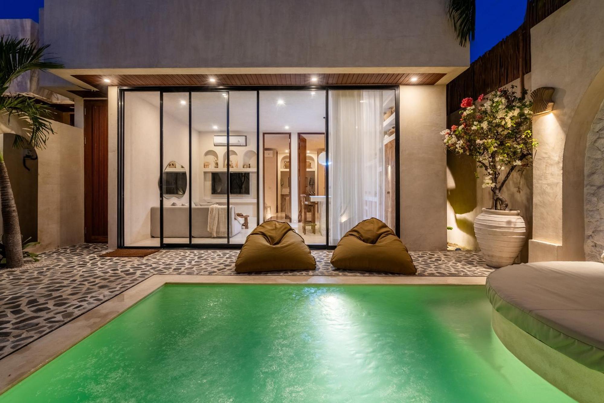 Casa Admire Villa *
