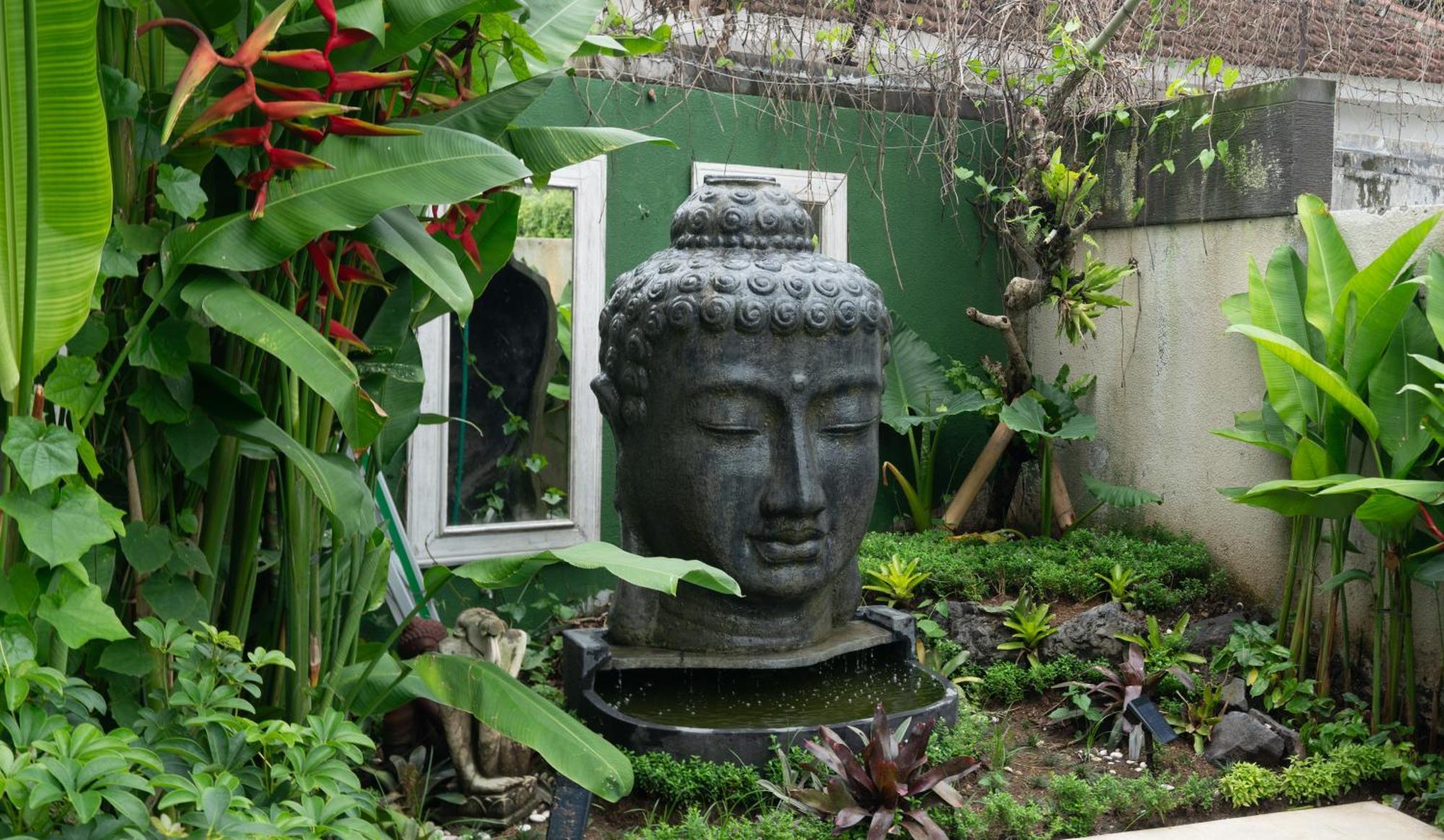 Tepi Sungai A Luxurious, Under New Management, 6 Bedroom 620 Sqm Retreat Featuring A Stunning 15 Meter Pool And Dedicated Childrens With 4 Bunk Beds Newly Renovated In Seminyak * Legian (Bali)