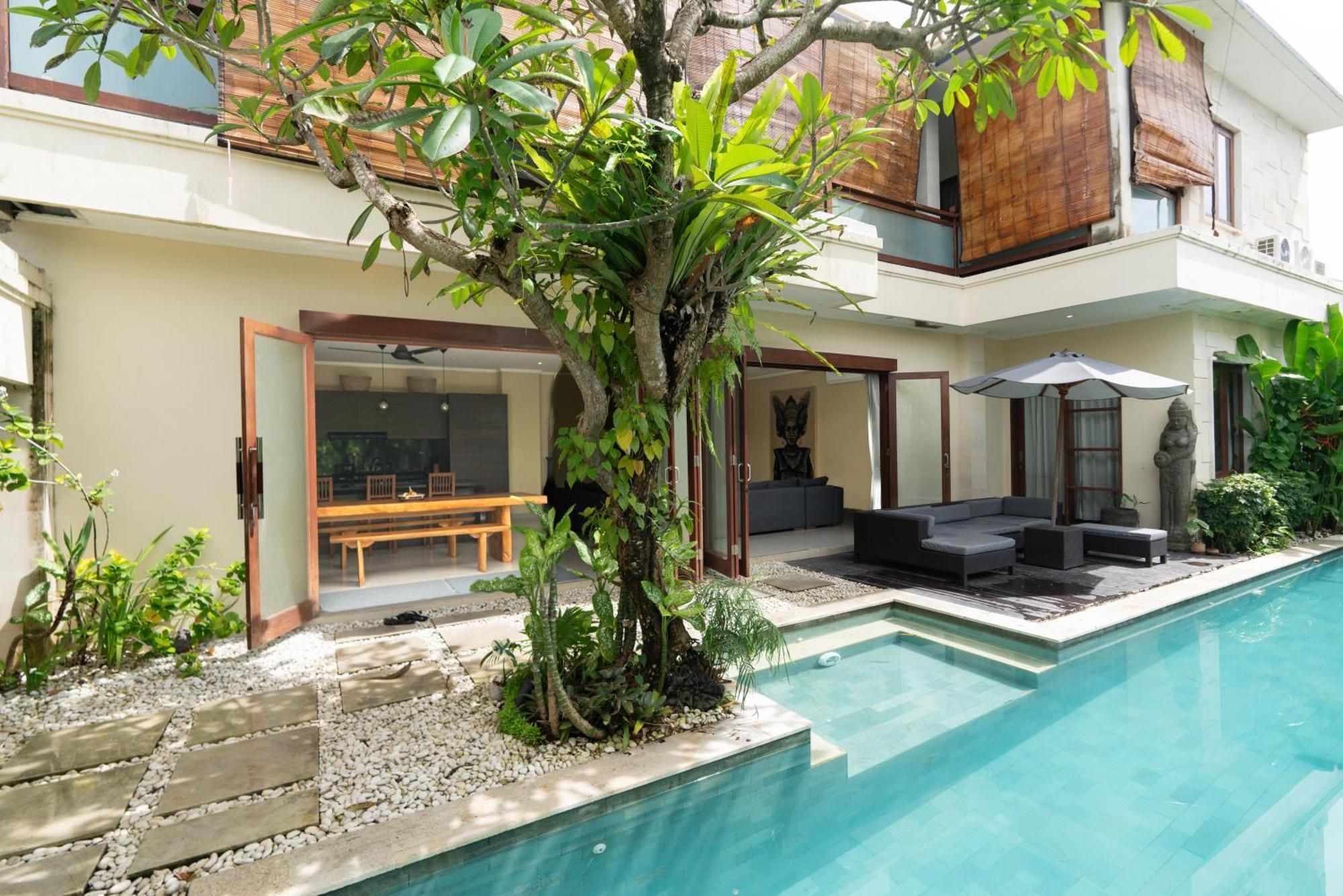 Tepi Sungai A Luxurious, Under New Management, 6 Bedroom 620 Sqm Retreat Featuring A Stunning 15 Meter Pool And Dedicated Childrens With 4 Bunk Beds Newly Renovated In Seminyak * Legian (Bali)
