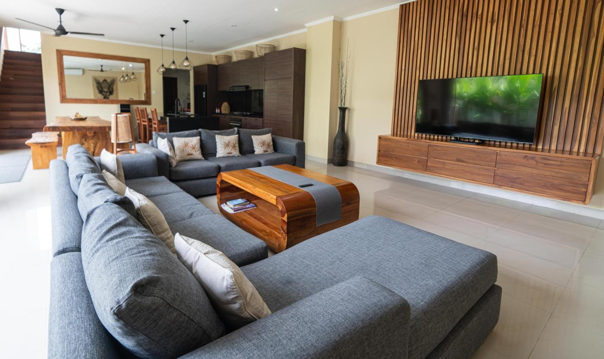 Villa Tepi Sungai A Luxurious, Under New Management, 6 Bedroom 620 Sqm Retreat Featuring A Stunning 15 Meter Pool And Dedicated Childrens With 4 Bunk Beds Newly Renovated In Seminyak Legian (Bali)
