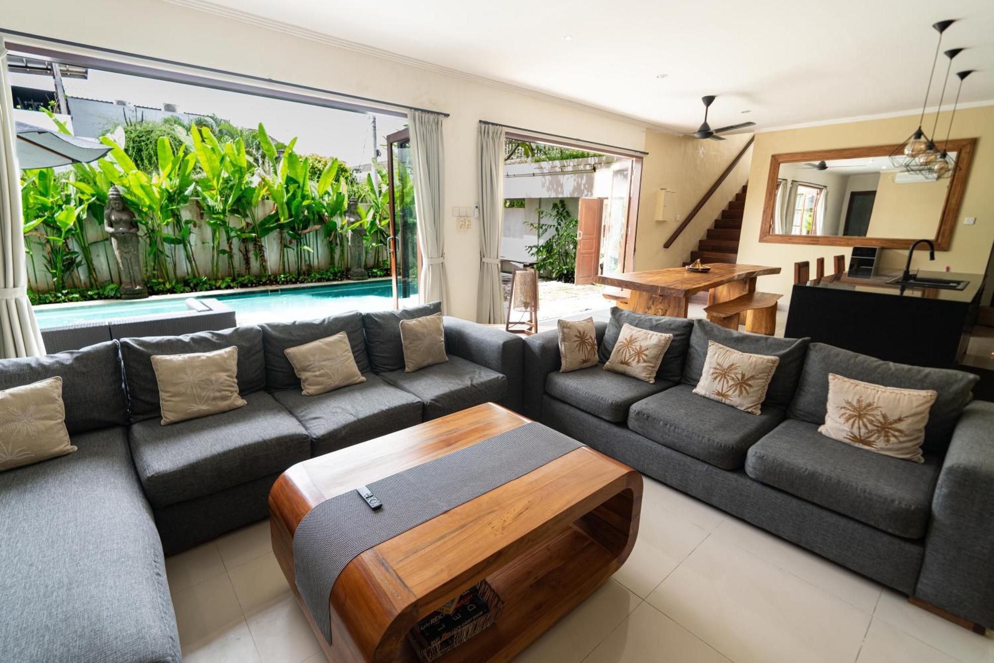 Tepi Sungai A Luxurious, Under New Management, 6 Bedroom 620 Sqm Retreat Featuring A Stunning 15 Meter Pool And Dedicated Childrens With 4 Bunk Beds Newly Renovated In Seminyak * Legian (Bali)