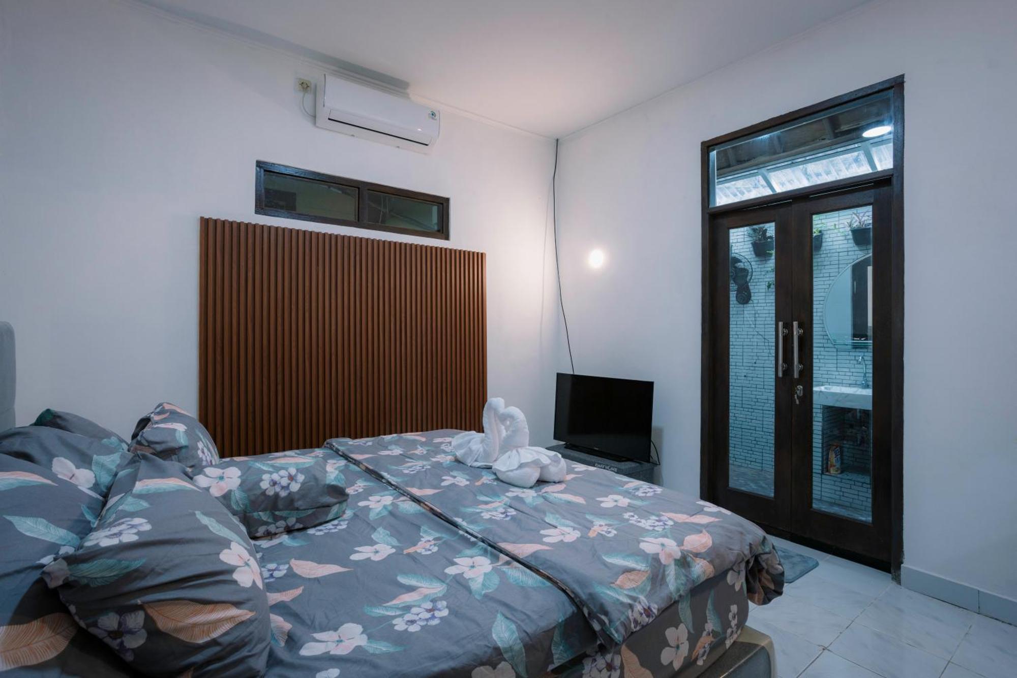 Kuta House Villa *