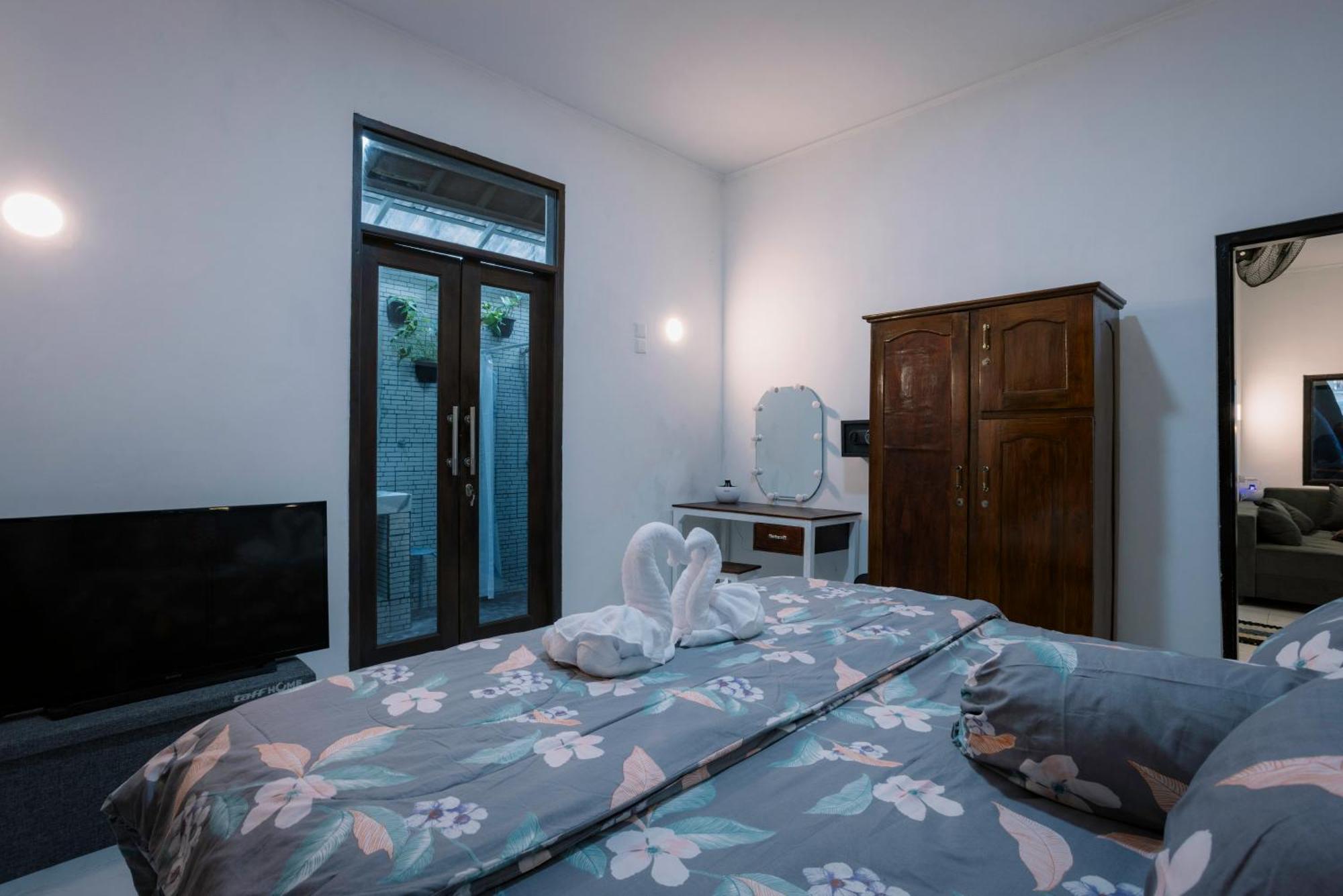 Kuta House Villa