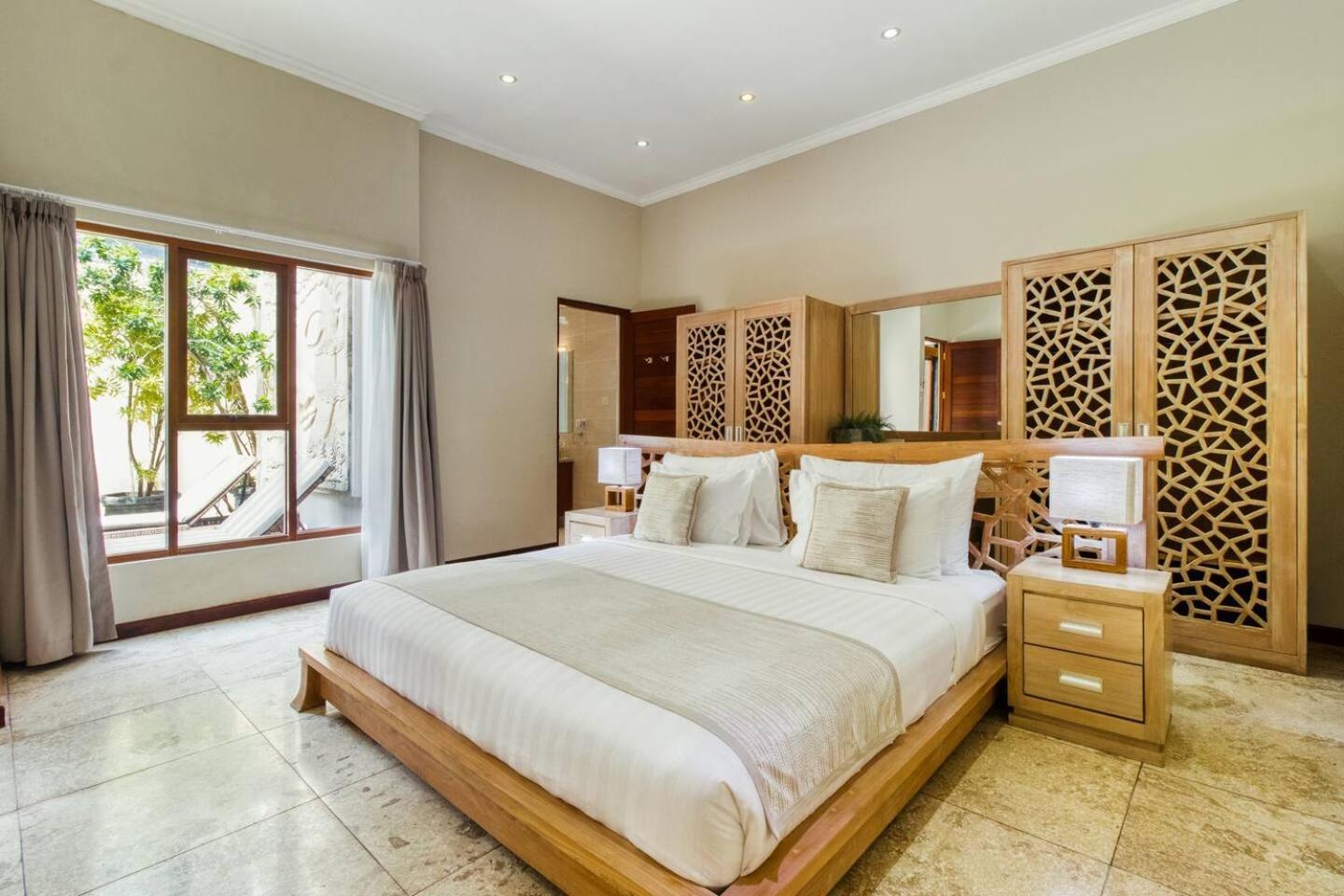Super 4 Bed, Sleeps 8, Just 300m Walk From Legian (Bali)