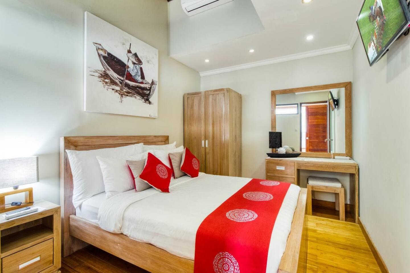 Villa Super 4 Bed, Sleeps 8, Just 300m Walk From Legian (Bali)