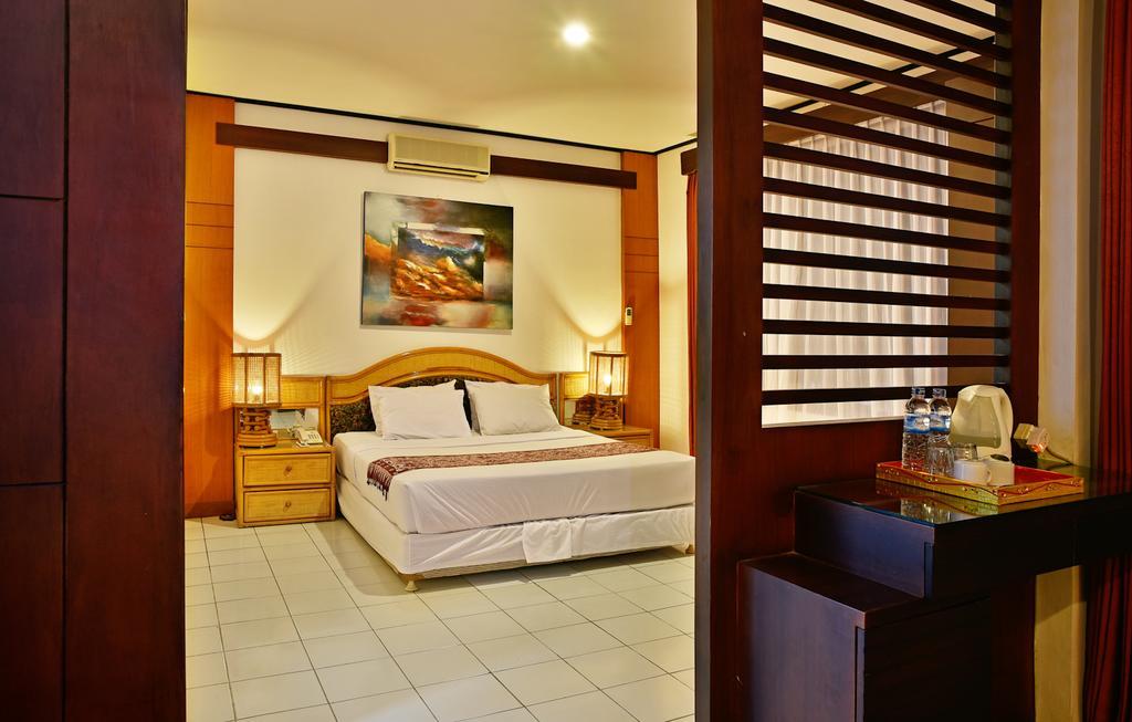 Hotel Puri Naga Beachfront 3*