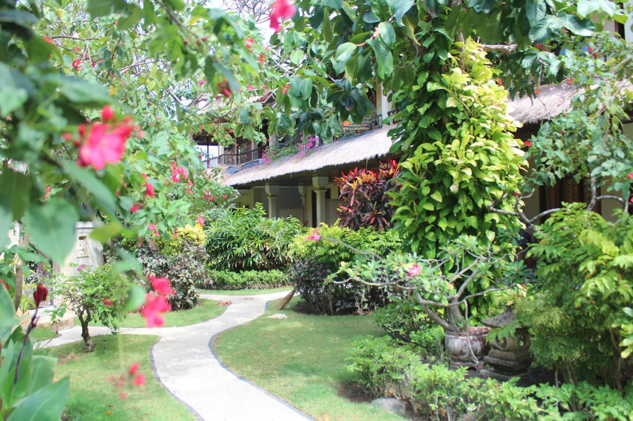 Hotel The Sari 2*