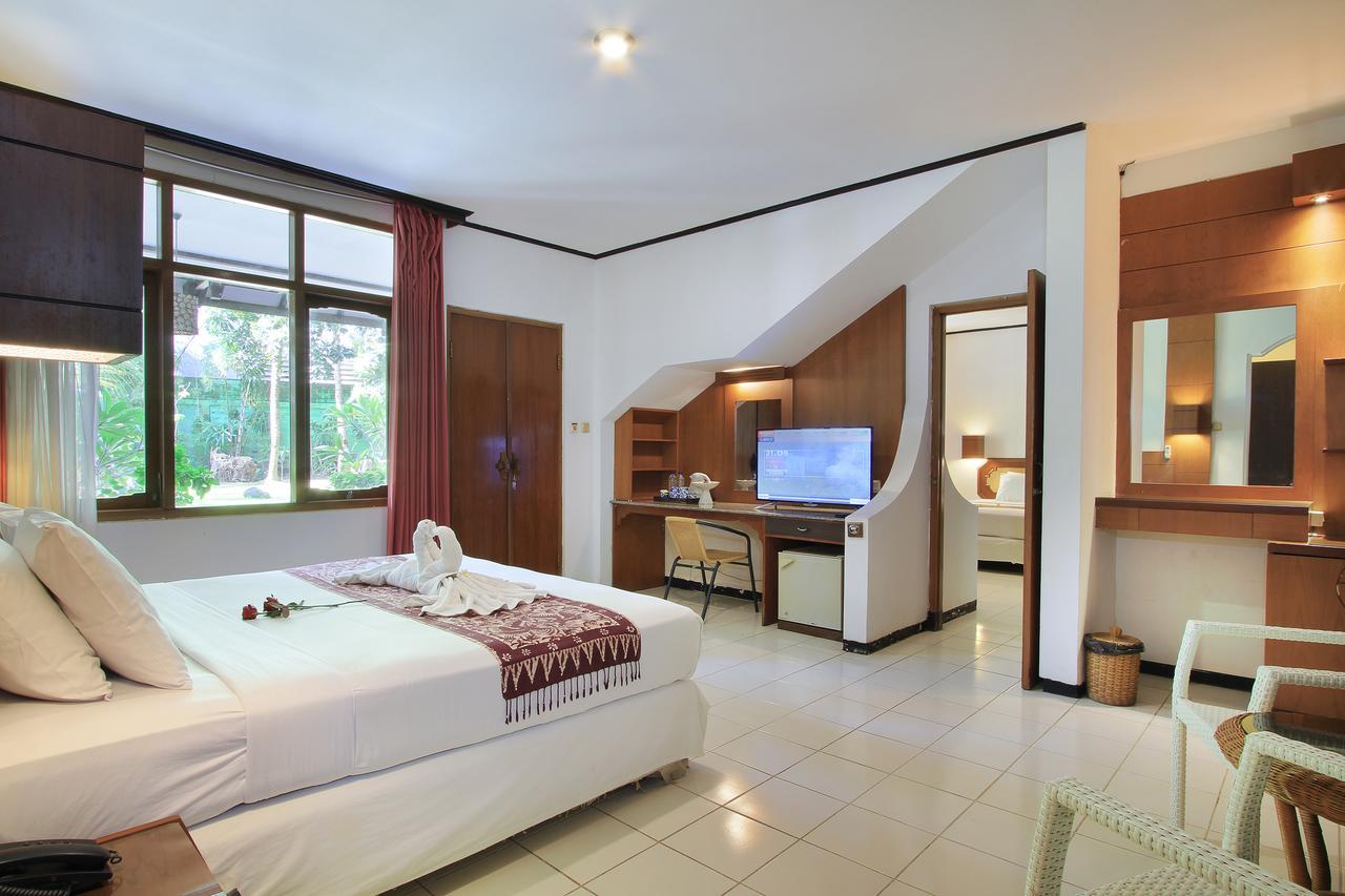 Puri Naga Beachfront Hotel