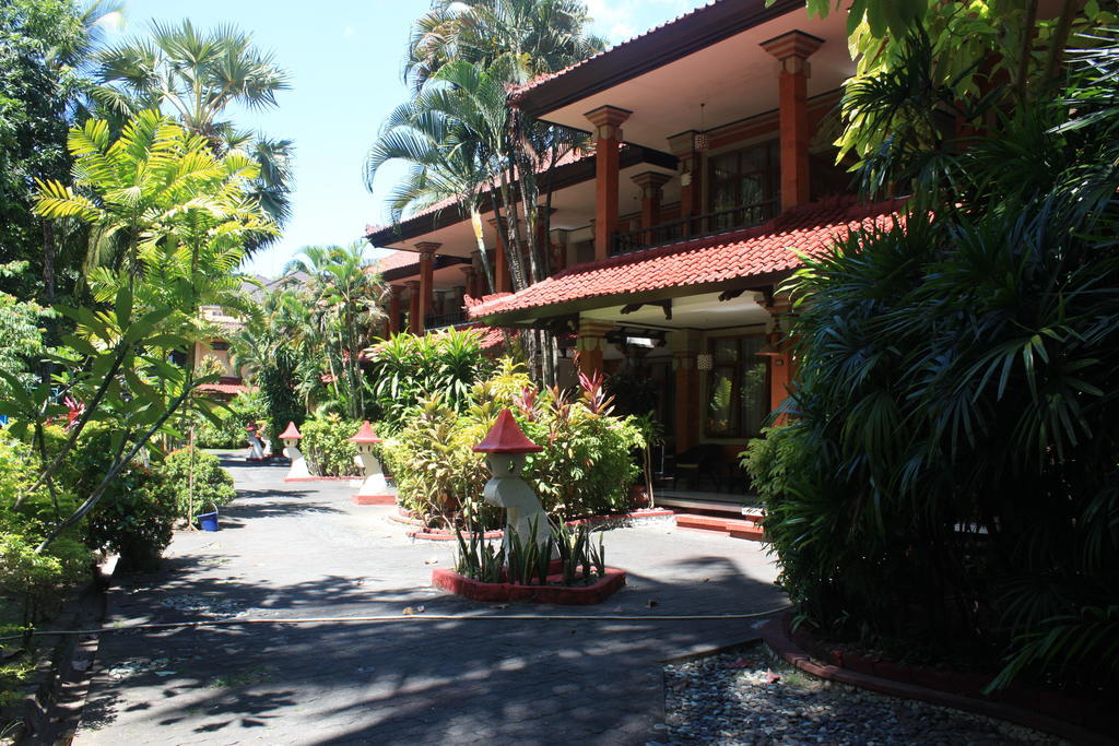 Puri Naga Beachfront Hotel 3*
