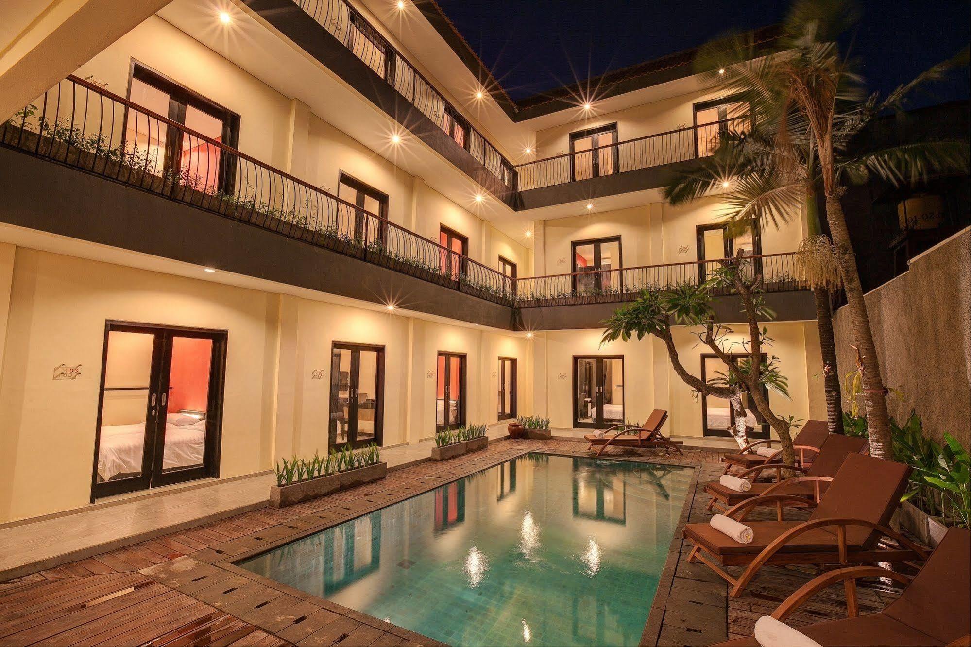 Zuk Hotel 3*