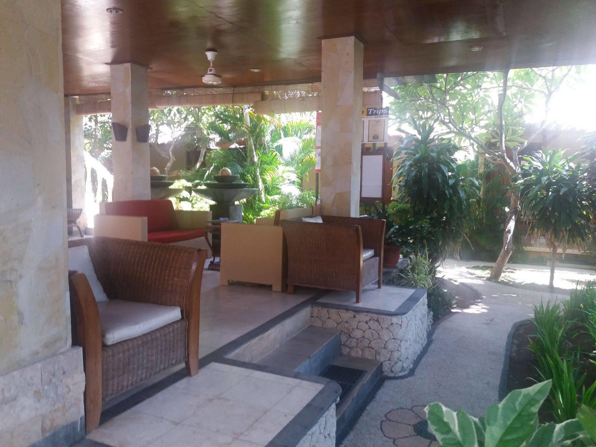 Hotel The Sari 2*