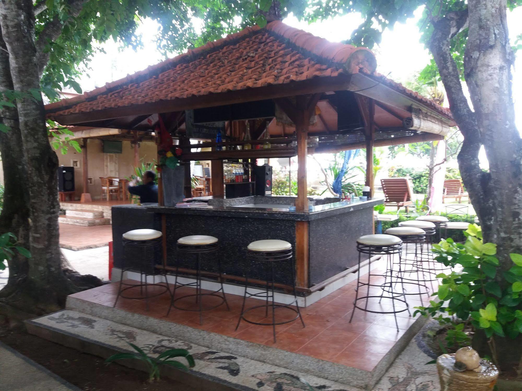 Hotel The Sari 2*