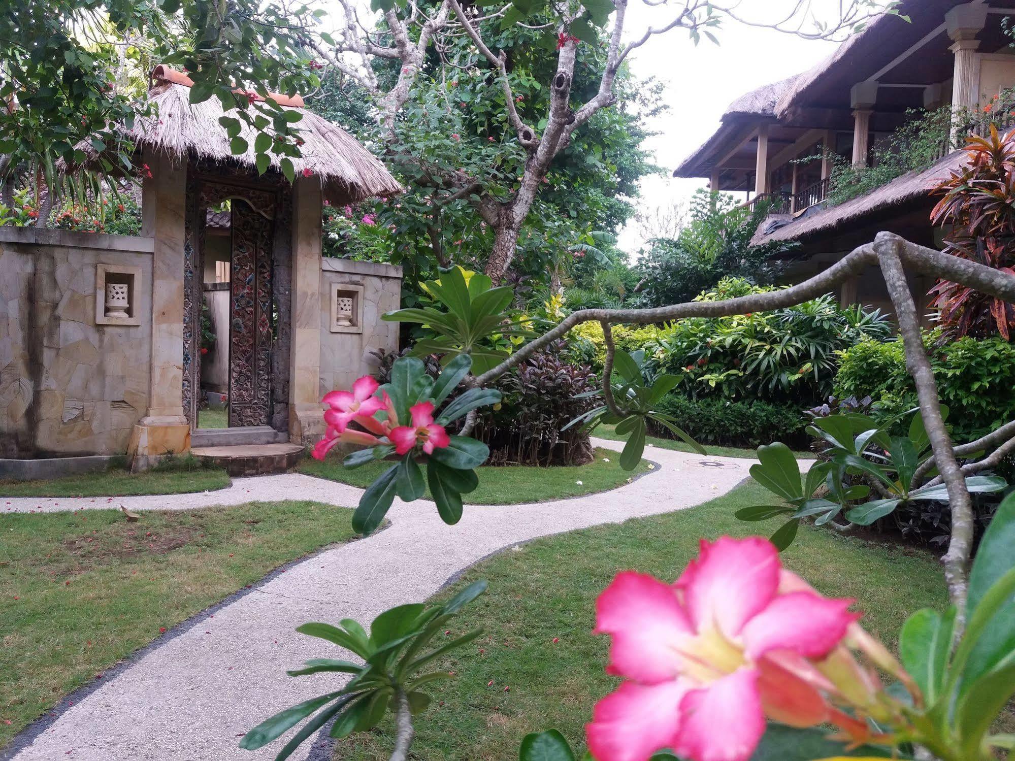 Hotel The Sari 2*
