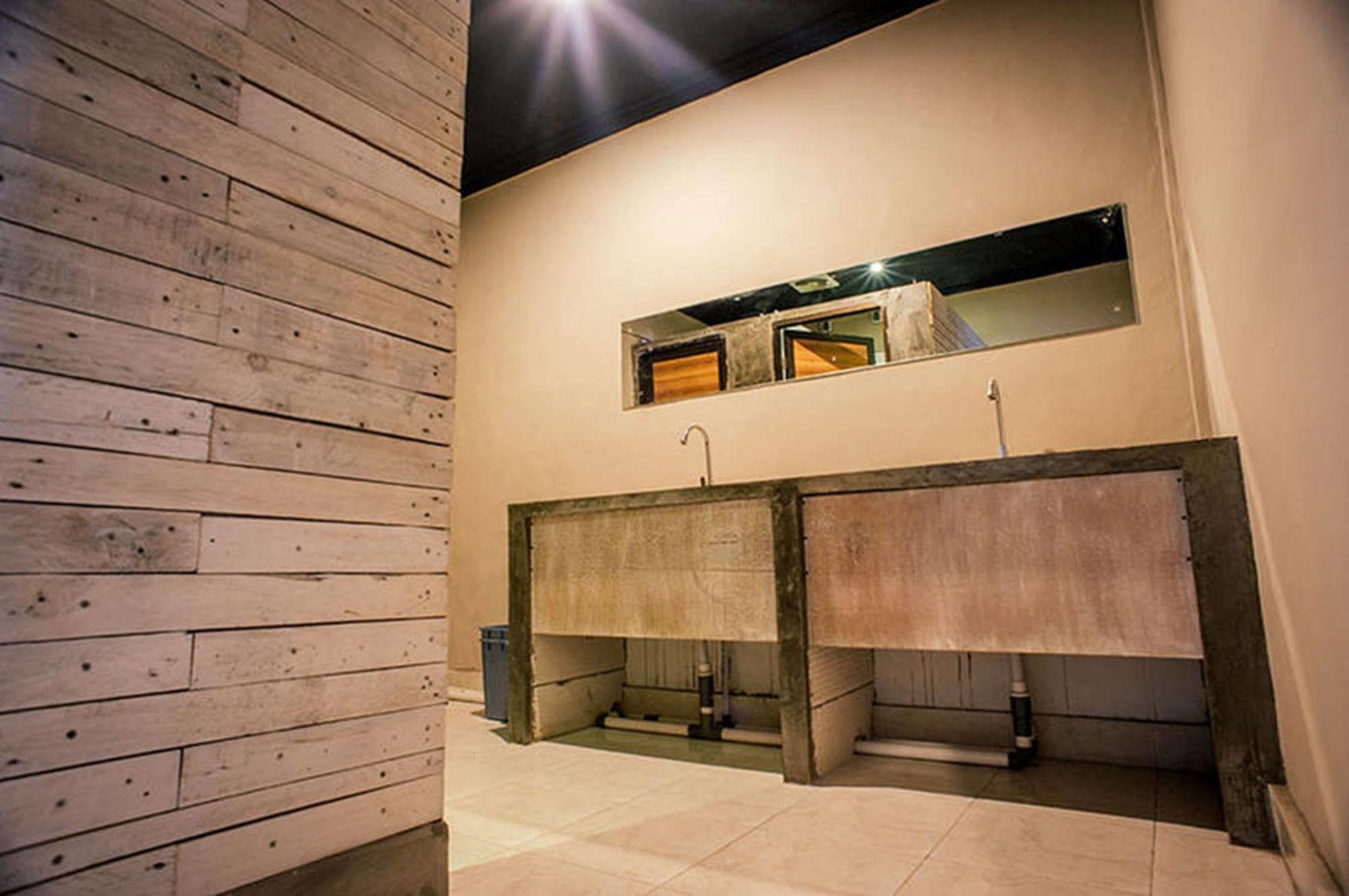 Hostel Bedplus Backpacker Kuta
