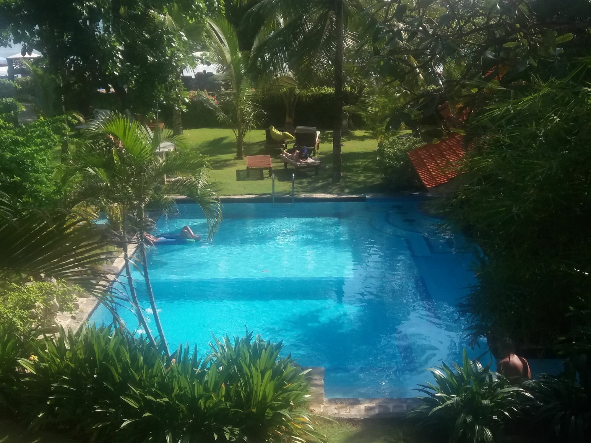 Hotel The Sari 2*