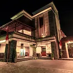 Transera Kamini Legian Hotel