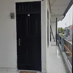 Oyo 90990 Surya Residence