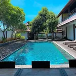 Mirah Hostel Legian