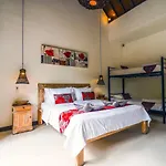 Villa Cris - Heart Of Legian 3 Bedrooms, 3 Bathrooms