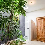 Villa Cris - Heart Of Legian 3 Bedrooms, 3 Bathrooms