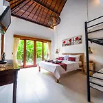 Villa Cris - Heart Of Legian 3 Bedrooms, 3 Bathrooms