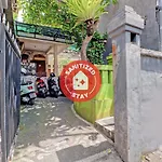 Oyo 92017 Sari Agung Hotel