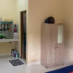 Din\'S House