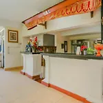 Oyo 4012 Ari Beach Inn