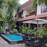 Surfaris Inn On Poppies 2 Apartment
