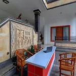 Capital O 92229 Pudak Sari Homestay