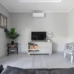 3 Bedroom Villa Mawar Walk To Beach Legian