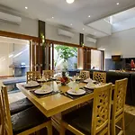 Super 4 Bed, Sleeps 8, Just 300M Walk From Beach