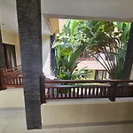Cempaka Apartment Surfaris Inn