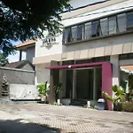 Nida Rooms Kuta Seminyak Beach