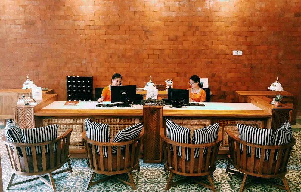 Fourteen Roses Hotel Legian (Bali)