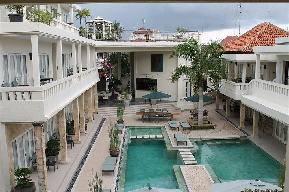 Hotel Court Yard 2*