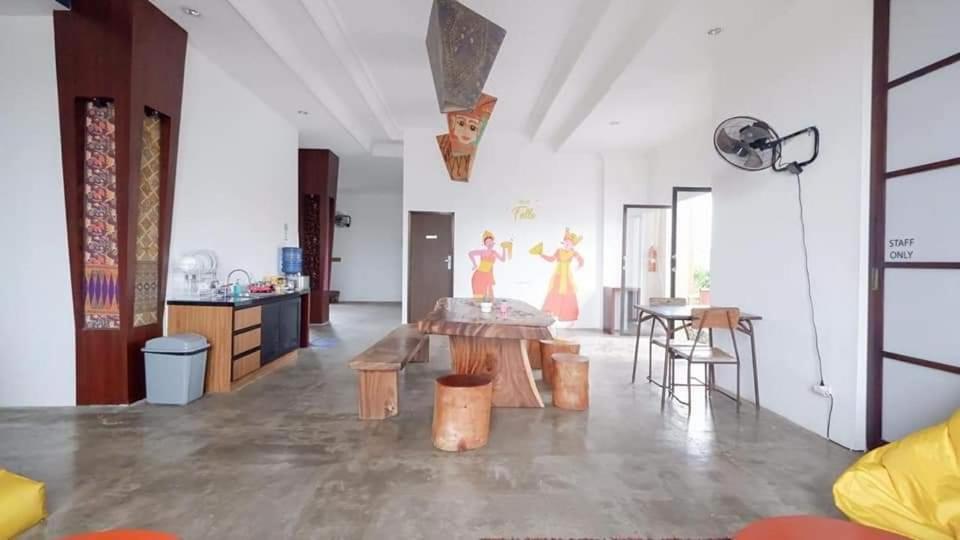 Fello Hostel *